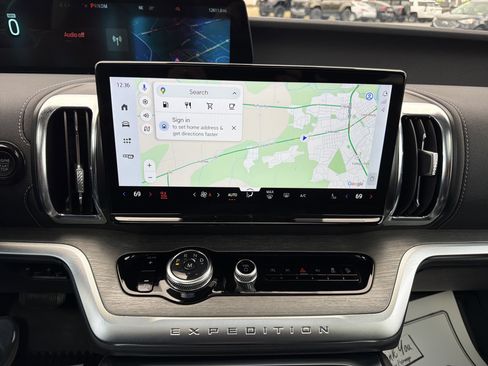 Used 2025 Ford Expedition Max Platinum w/ Driver's Package image 25