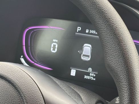 Used 2025 Kia Soul LX w/ LX Technology Package FWD image 38