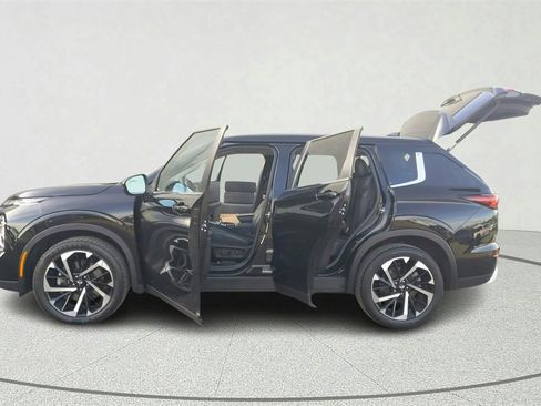 Used 2023 Mitsubishi Outlander SE image 11