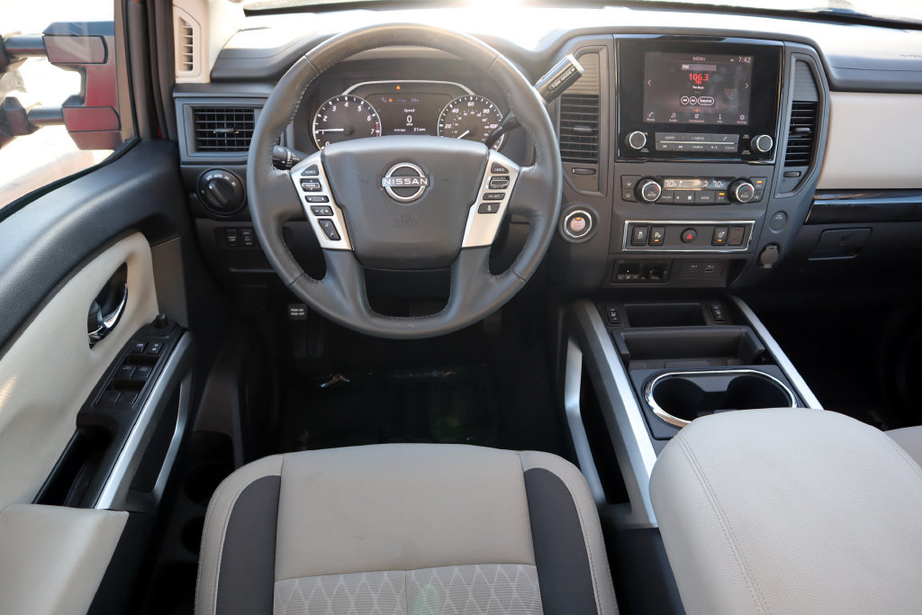 Certified 2024 Nissan Titan SV w/ SV Convenience Package RWD image 15