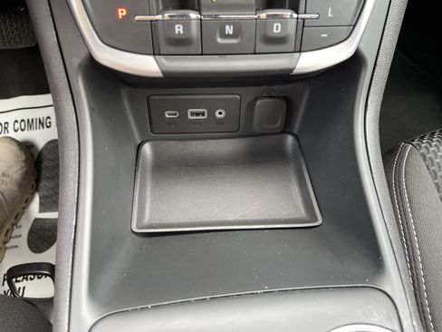 Used 2024 GMC Terrain SLE AWD/4WD image 29
