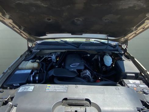 Used 2004 Chevrolet Silverado 2500 LT RWD image 23