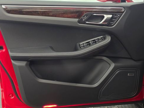 New 2026 Porsche Macan image 24