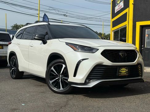 Used 2021 Toyota Highlander XSE image 1