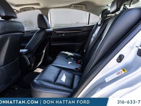 Used 2013 Lexus ES 350 w/ Luxury Pkg FWD image 18