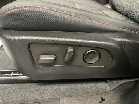 Used 2023 Chevrolet Colorado Z71 w/ Z71 Convenience Package 2 image 13