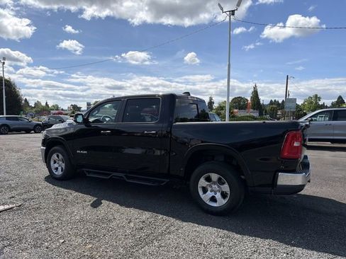 Used 2025 RAM 1500 Big Horn AWD/4WD image 3