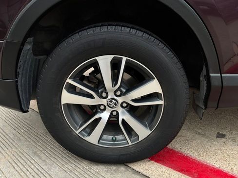 Used 2017 Toyota RAV4 XLE AWD/4WD image 9