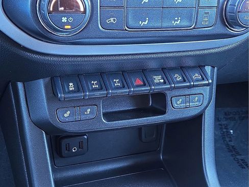 Used 2021 Chevrolet Colorado ZR2 image 30