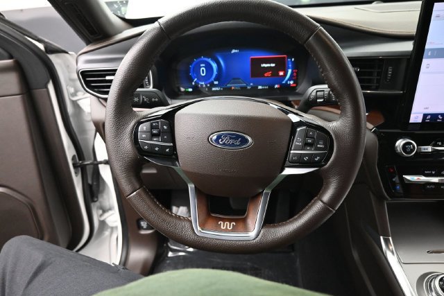 Used 2023 Ford Explorer King Ranch w/ Technology Package AWD/4WD image 16