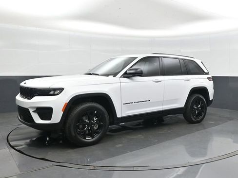 New 2025 Jeep Grand Cherokee Altitude AWD/4WD image 4