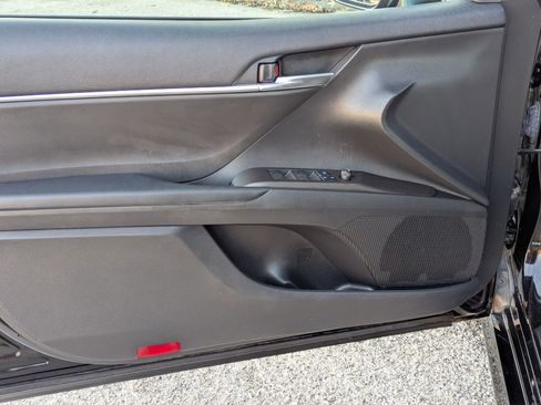 Used 2022 Toyota Camry LE image 5