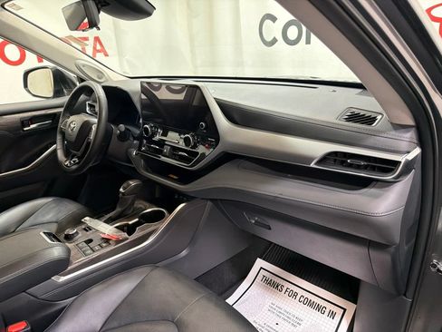Used 2024 Toyota Highlander Platinum AWD/4WD image 11