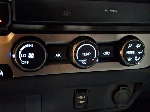 Used 2019 Toyota Tacoma SR image 14