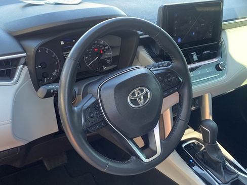 Used 2025 Toyota Corolla Cross LE FWD image 4