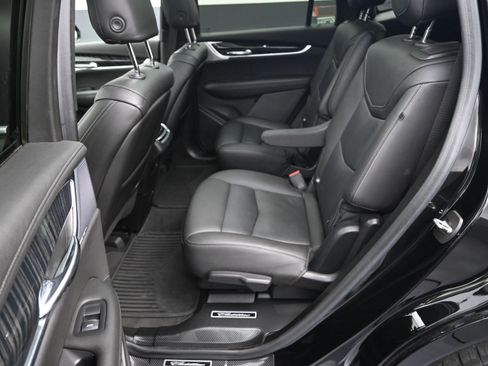 Used 2022 Cadillac XT6 Premium Luxury w/ Technology Package image 26