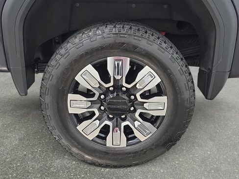 Used 2024 GMC Sierra 2500 Denali w/ Technology Package AWD/4WD image 31