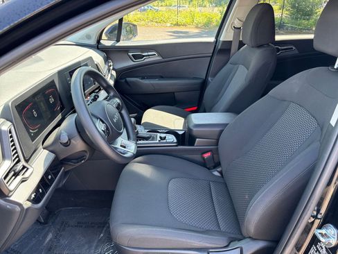Used 2025 Kia Sportage LX FWD image 35