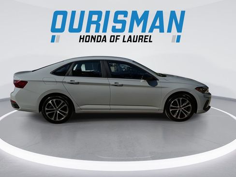 Used 2025 Volkswagen Jetta Sport FWD image 9