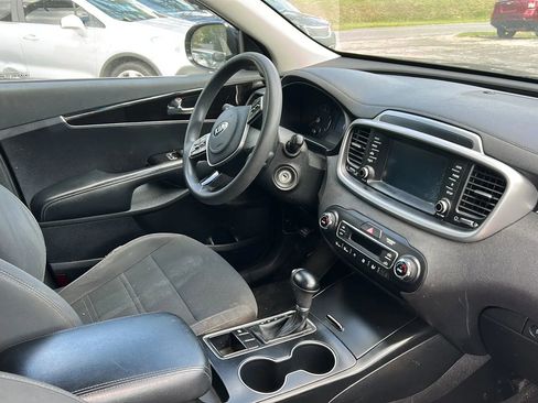 Used 2019 Kia Sorento LX FWD image 5