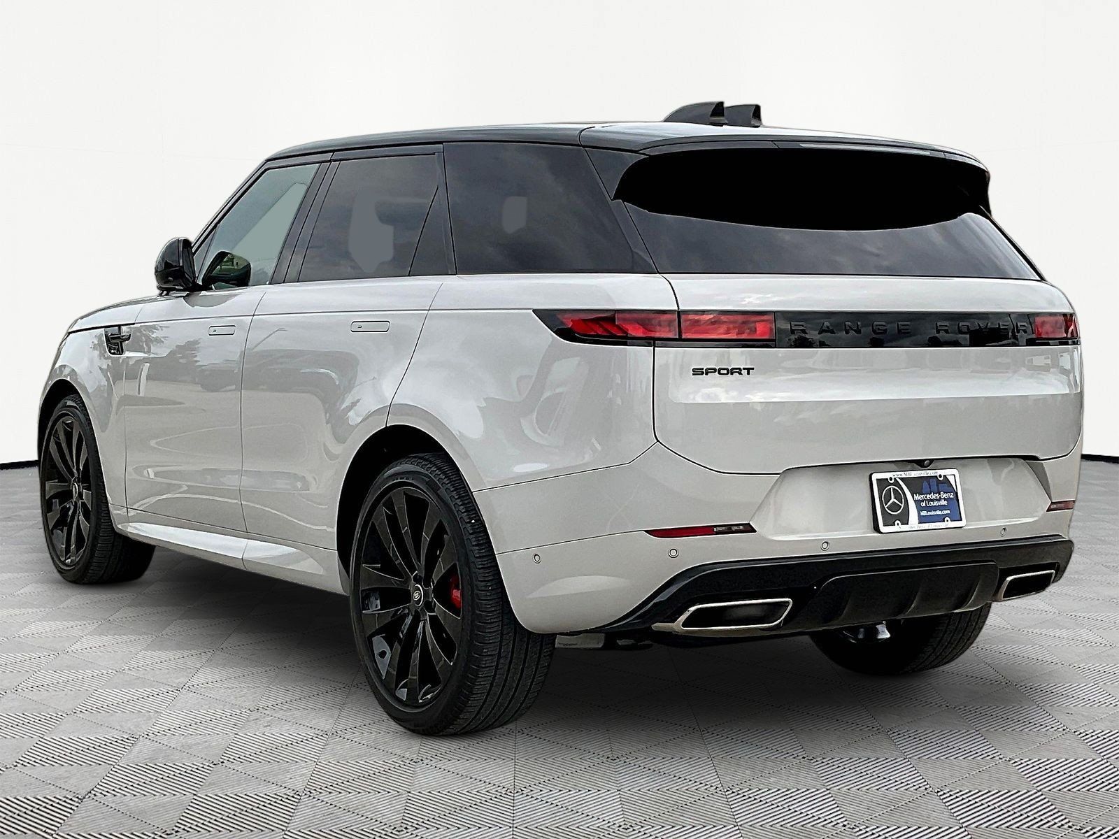 Used 2024 Land Rover Range Rover Sport Dynamic SE AWD/4WD image 4
