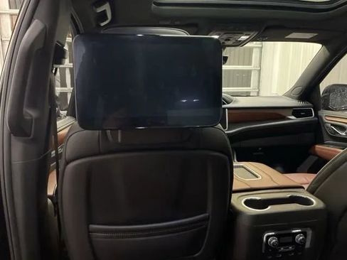 Used 2023 GMC Yukon Denali Ultimate image 13