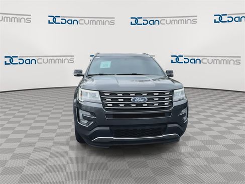 Used 2016 Ford Explorer XLT w/ Equipment Group 202A image 3