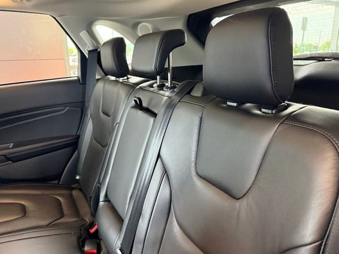 Used 2022 Ford Edge Titanium AWD/4WD image 19