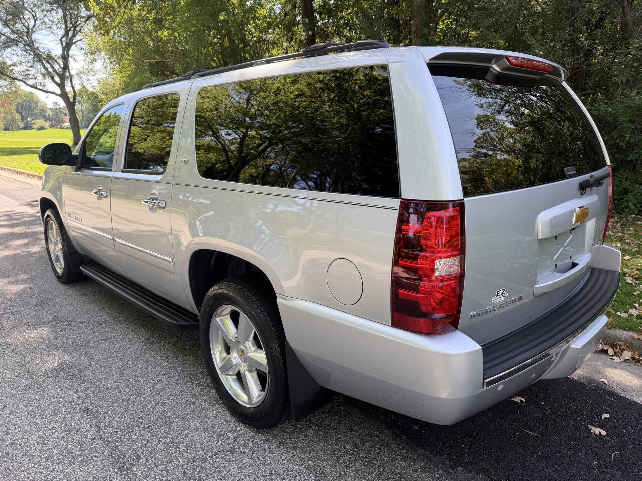 Used 2012 Chevrolet Suburban LTZ AWD/4WD image 3