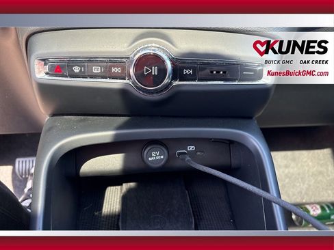 Used 2024 Volvo XC40 B5 Core image 22