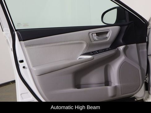 Used 2015 Toyota Camry XLE image 18