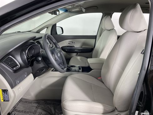 Used 2018 Kia Sedona L FWD image 13
