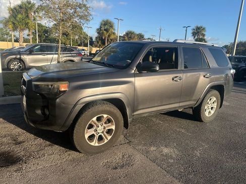 Used 2015 Toyota 4Runner SR5 image 2