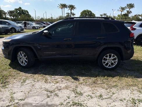 Used 2016 Jeep Cherokee Sport image 7
