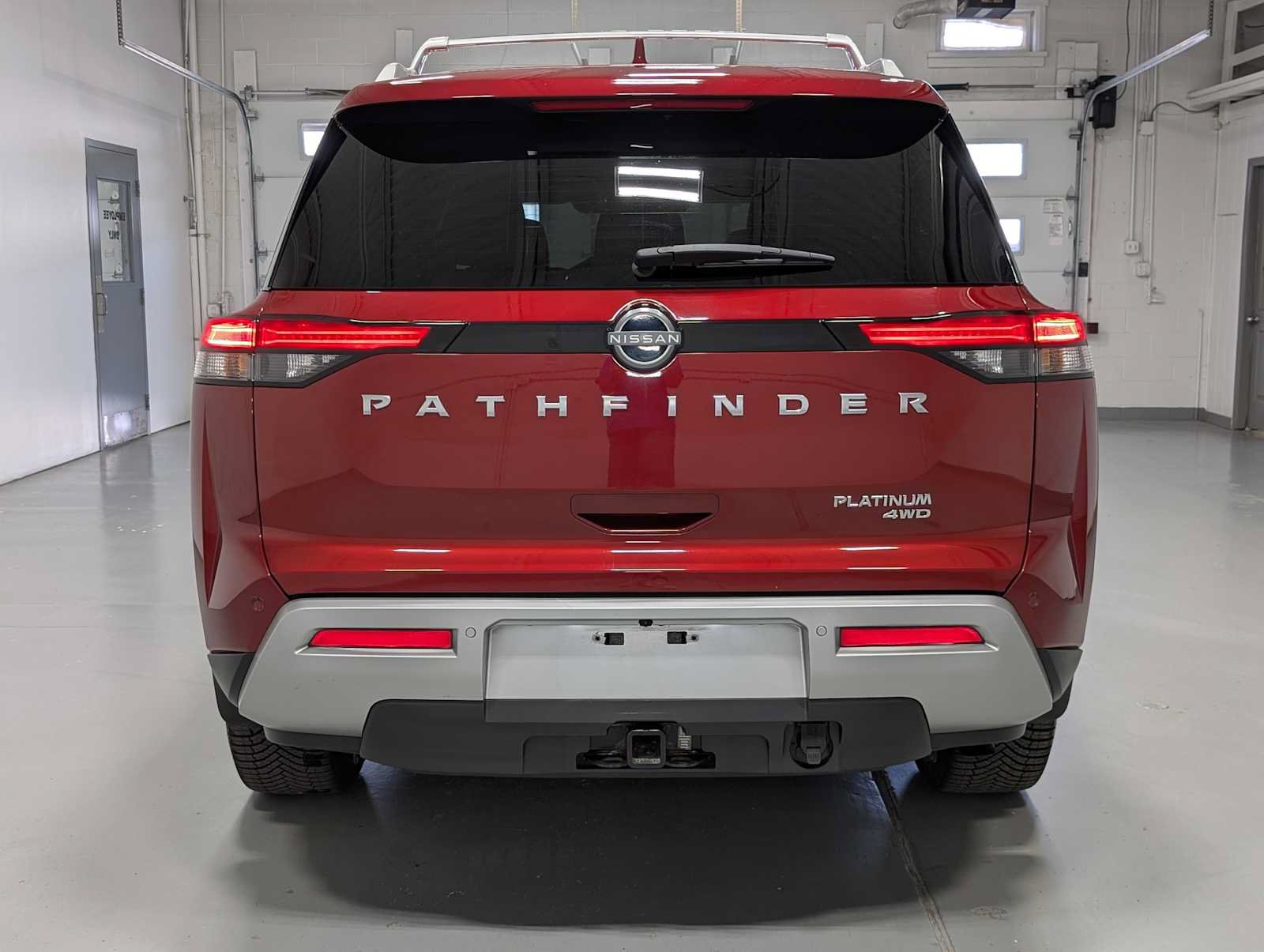 Used 2023 Nissan Pathfinder Platinum AWD/4WD image 9