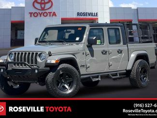 Used 2022 Jeep Gladiator Sport AWD/4WD video 1