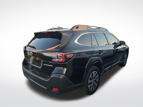 Used 2024 Subaru Outback Premium AWD/4WD image 3