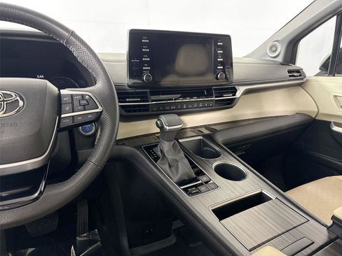 Certified 2023 Toyota Sienna Limited image 34