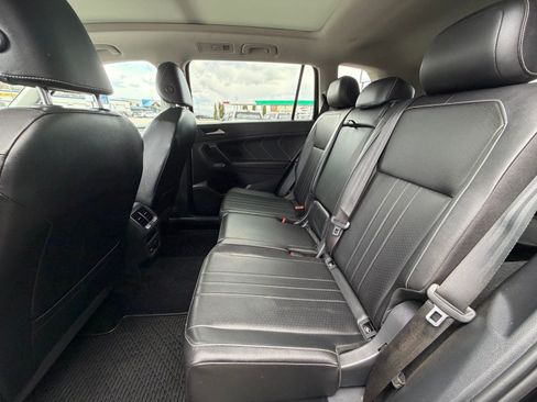 Used 2022 Volkswagen Tiguan SE AWD/4WD image 25