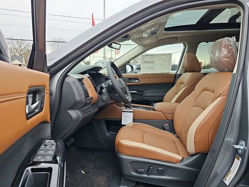 New 2026 Nissan Pathfinder Platinum w/ Cargo Package AWD/4WD image 9