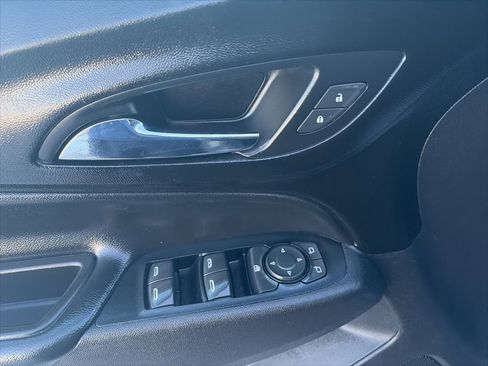 Used 2018 Chevrolet Equinox LT image 17