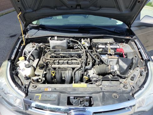Used 2010 Ford Focus SE FWD image 14