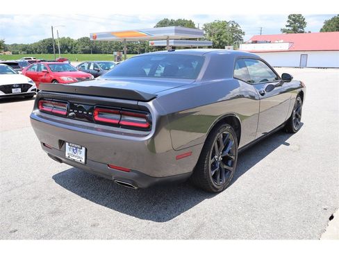 Used 2019 Dodge Challenger SXT w/ Driver Convenience Group RWD image 5