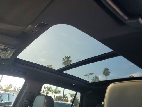 Used 2021 Chevrolet Tahoe Premier w/ Premium Package image 35