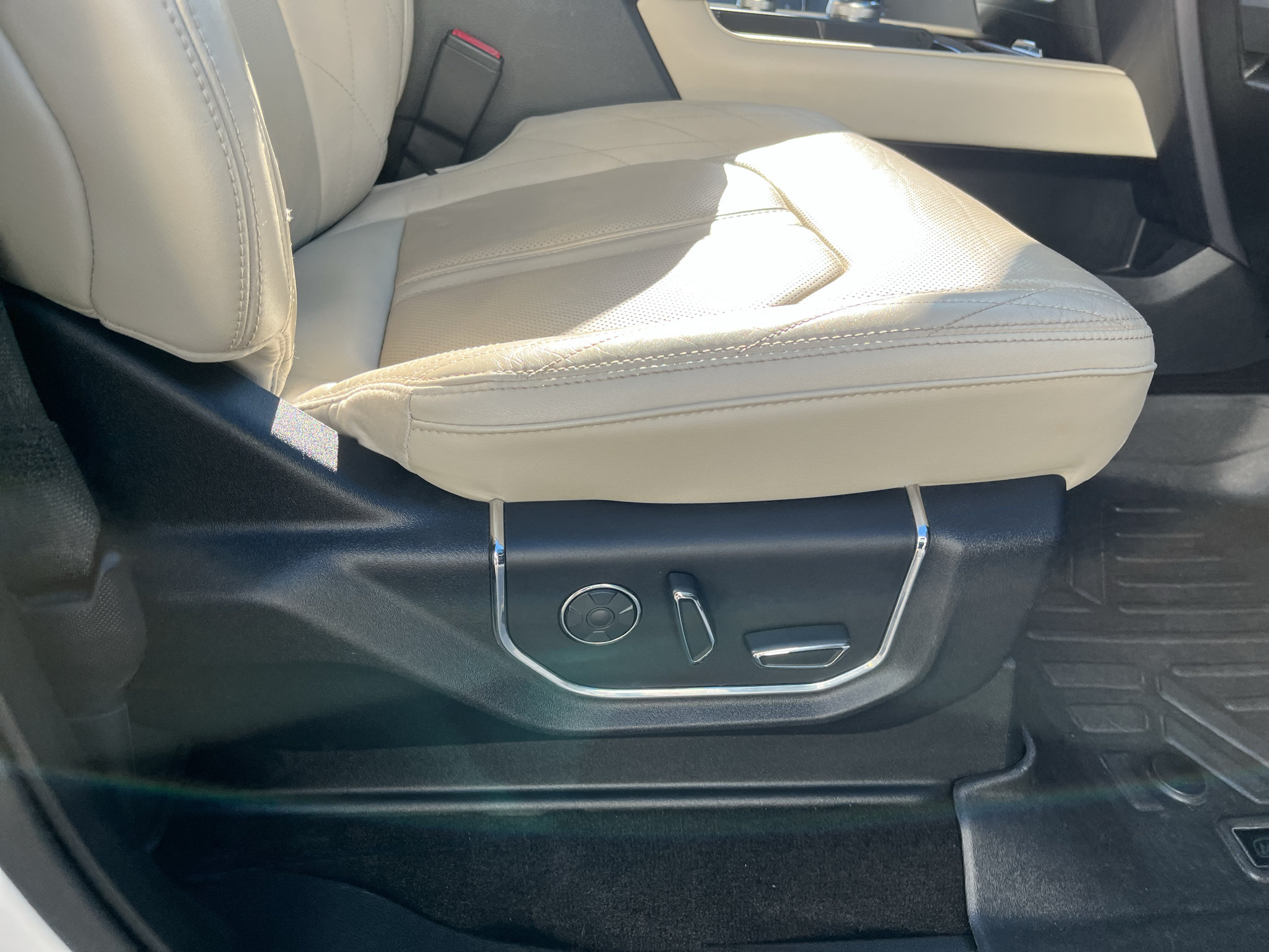 Used 2018 Ford Expedition Max Platinum AWD/4WD image 52