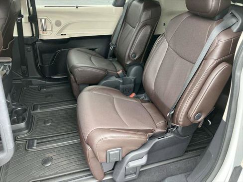 Certified 2024 Toyota Sienna Platinum image 27