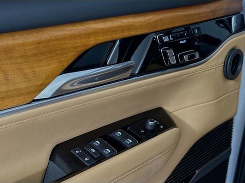 Used 2023 Jeep Grand Wagoneer Series III image 18