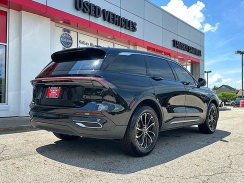 Used 2025 Lincoln Nautilus Premier AWD/4WD image 6