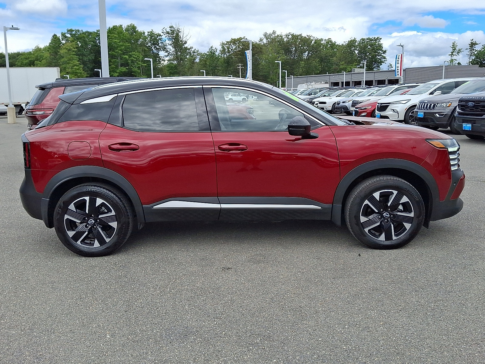 Used 2025 Nissan Kicks SR AWD/4WD image 7