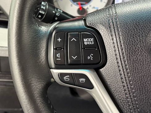 Used 2017 Toyota Sienna SE FWD image 17